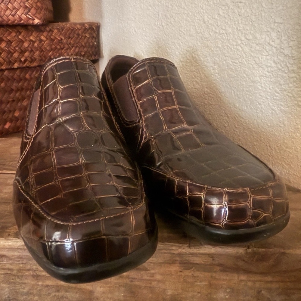 Clarks Women’s Bendables Brown Croc Alligator Embossed Loafer Slide On Shoes 10M - Picture 2 of 5